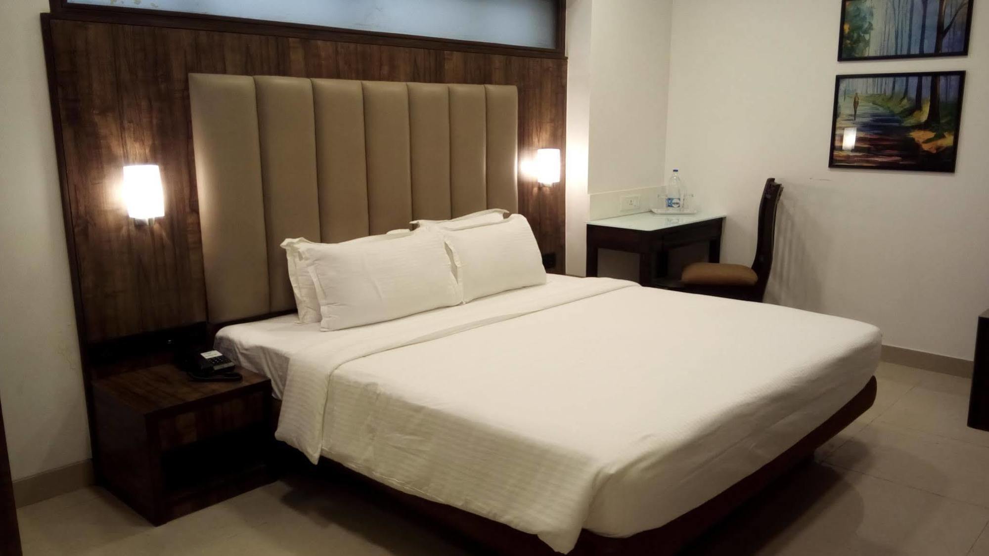 Golden Chariot The Boutique Hotel Mumbai Bagian luar foto