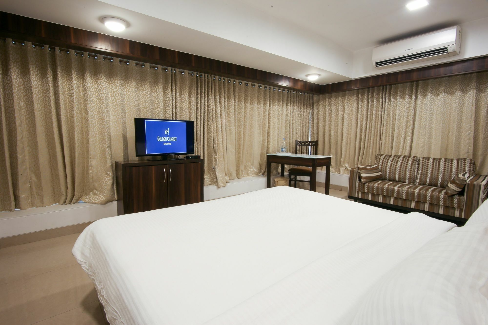Golden Chariot The Boutique Hotel Mumbai Bagian luar foto